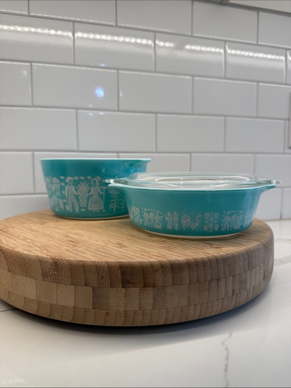 Turquoise Vintage-Style Glass Bakeware Mixing Bowls with Lids